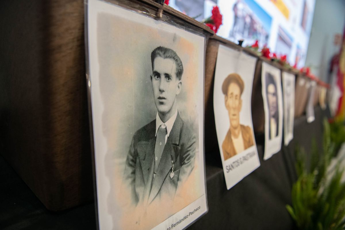 Acto de reconocimiento y entrega de restos de represaliados del franquismo a sus familiares