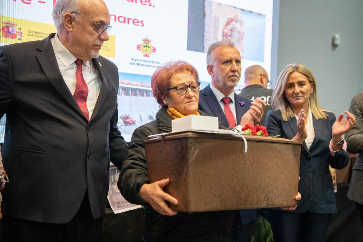 Acto de reconocimiento y entrega de restos de represaliados del franquismo a sus familiares