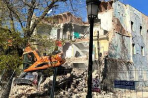Demolición de la casa 'okupa' del Parque de Gasset