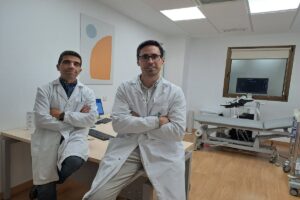 Doctor David López y Alejandro Puerto.