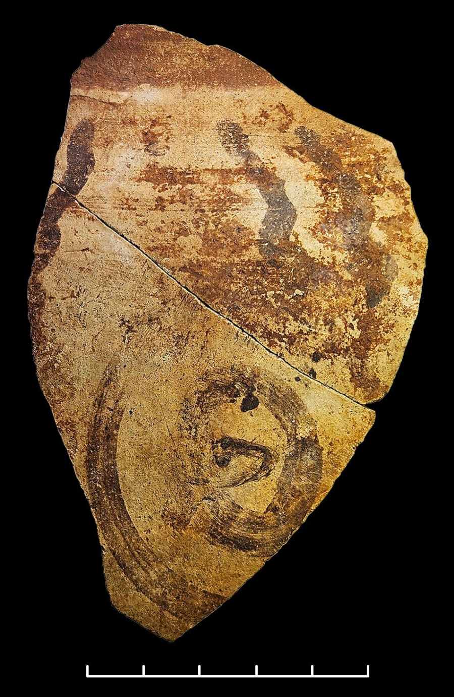 Fragmento de cerámica con decoración pintada de tipo orientalizante, con la posible representación de un grifo, hallado en el santuario tartésico de La Bienvenida-Sisapo