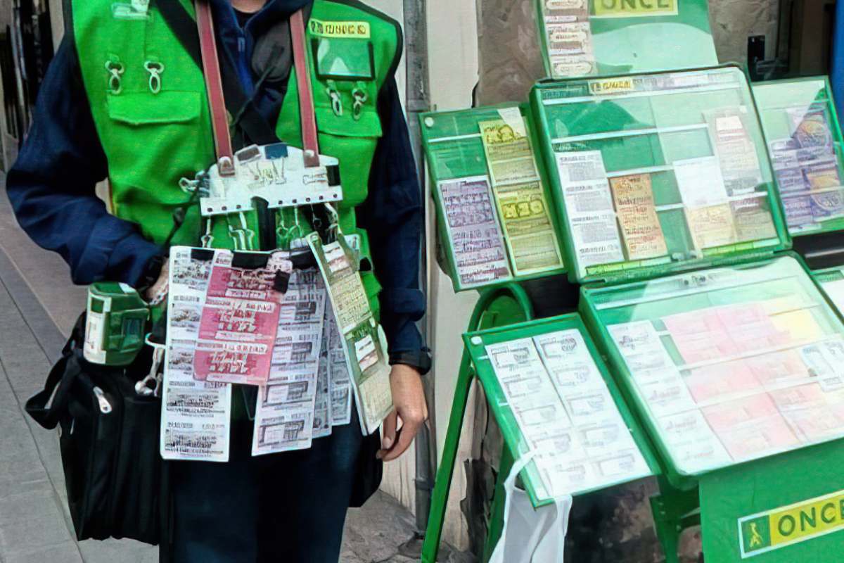 Imagen de archivo de un vendedor de la ONCE