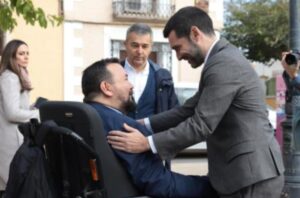 El alcalde de La Roda y el ministro de Derechos Sociales este mediodía en la localidad albaceteña. Foto: Ministerio de Asuntos Sociales