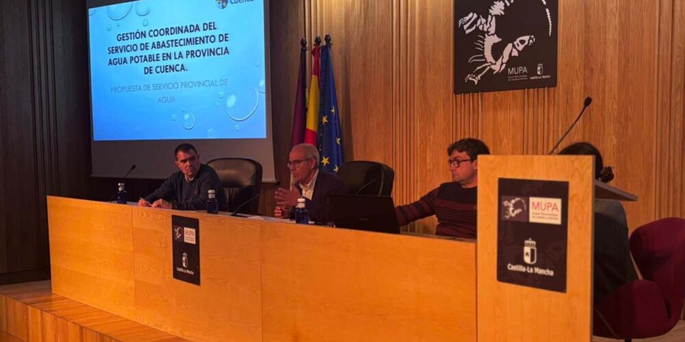 Reunión de la Diputación con alcaldes para hablar del servicio de gestión integral del agua. Foto: EP.
