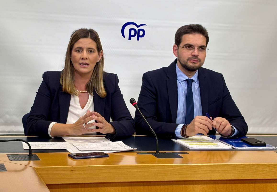 Carolina Agudo y Santiago Serrano, en la rueda de prensa.