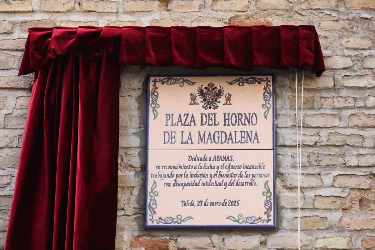 Toledo rinde homenaje a Apanas con una placa.