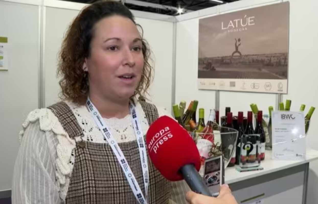 María Moral, del Departamento Técnico de Bodegas Latúe