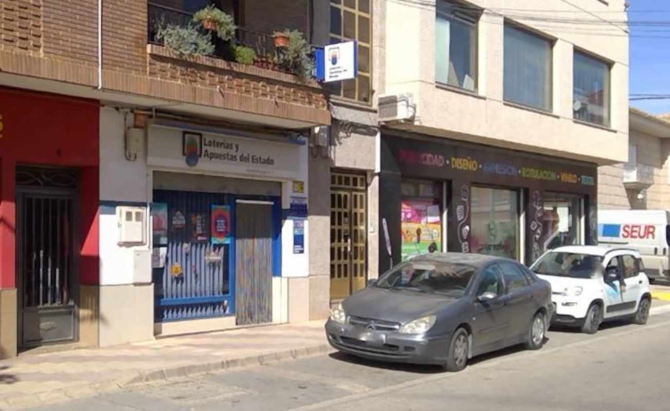 El boleto premiado se ha sellado en la administración situada en Carretera de Jorquera