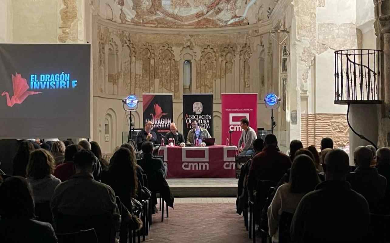 Imagen de la grabación de uno de los programas de El Dragón Invisible.