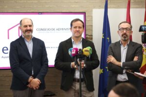 Carlos Velázque presidió la celebración del Consejo de Administración de la EMSV.