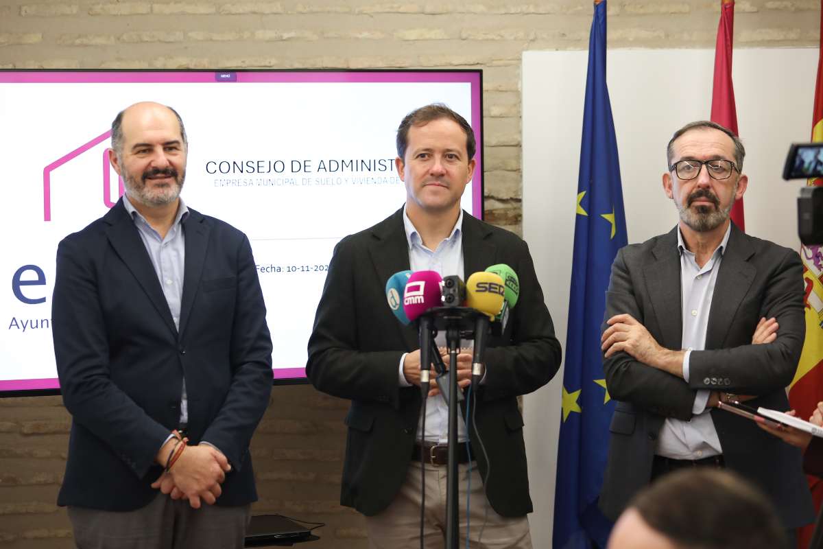 Carlos Velázque presidió la celebración del Consejo de Administración de la EMSV.
