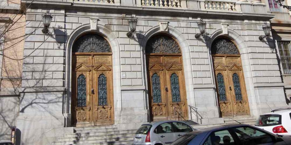 Fachada del edificio de la Diputación de Toledo.