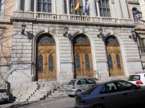 Fachada del edificio de la Diputación de Toledo.