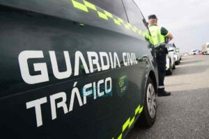 Control de la Guardia Civil. Foto: Rebeca Arango, vehiculo, coche,