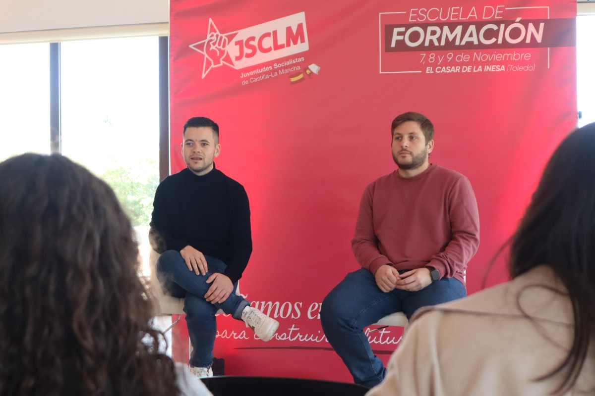 El secretario general de Juventudes Socialistas, Álvaro Toconar y el consejero de Fomento, Nacho Hernando.