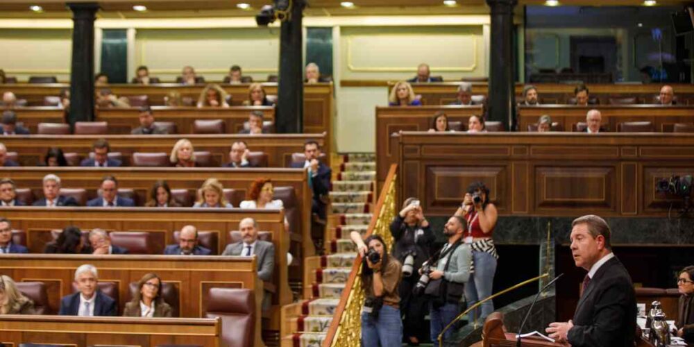 El presidente de Castilla-La Mancha, Emiliano García-Page, defendiendo el nuevo Estatuto en el Congreso.