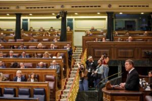 El presidente de Castilla-La Mancha, Emiliano García-Page, defendiendo el nuevo Estatuto en el Congreso.