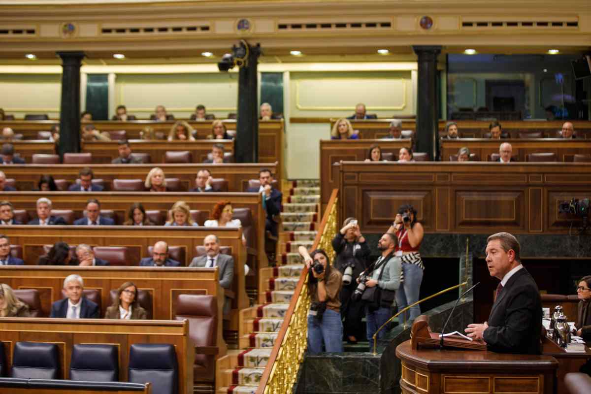 El presidente de Castilla-La Mancha, Emiliano García-Page, defendiendo el nuevo Estatuto en el Congreso.