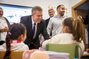 El presidente Page en el colegio de Garciotum (Toledo)