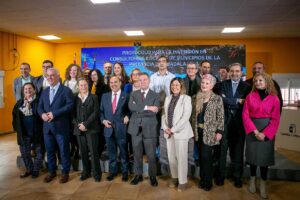 Un momento de la firma del protocolo para la inversión en consultorios locales de Guadalajara. Foto: Piedad López // JCCM.