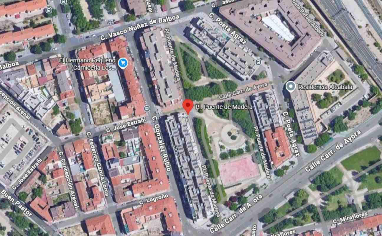 Incendio en un piso de la plaza Puente de Madera de Albacete.