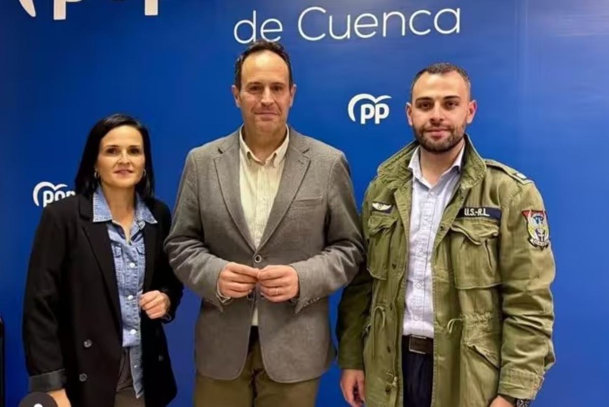 Martín Lapeña Lafuente (centro), nuevo secretario general del PP de Cuenca.