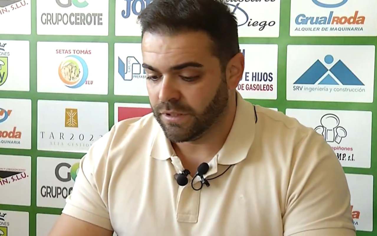 Pedro Navarro, presidente del Quintanar del Rey, durante la rueda de prensa.