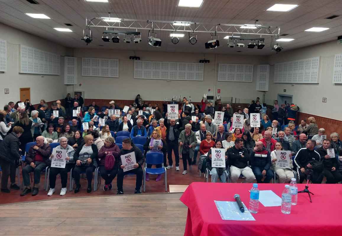 Reunión en Yuncler contra la planta de biogás.