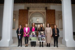 La consejera de Igualdad, Sara Simón, presenta la campaña institucional por el 25-N