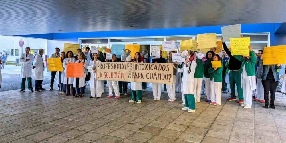 Los trabajadores de los laboratorios, protestando.