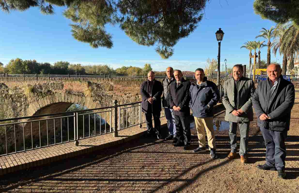 La Diputación de Toledo se compromete a arreglar el acceso al Puente de Viejo.