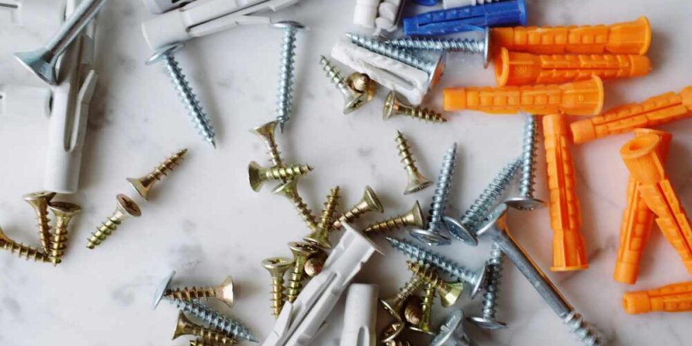 Ángel emprendió un negocio de ferretería en Villarta de San Juan (Ciudad Real).