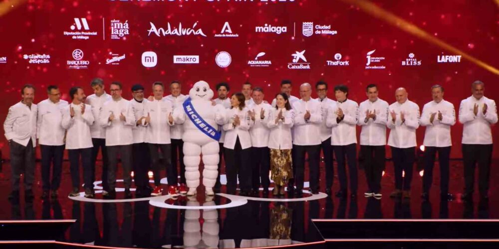 Los 16 chefs que tienen tres estrellas Michelin.