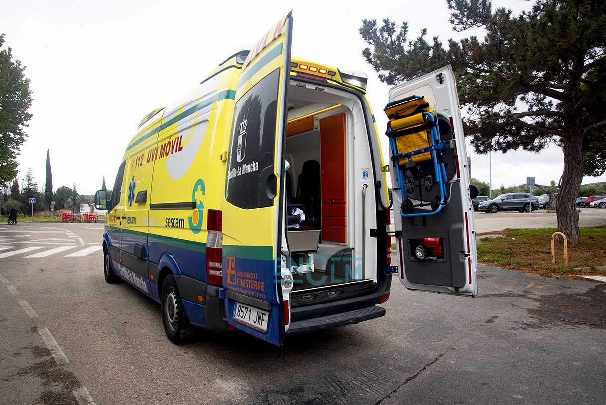 Ambulancia, UVI móvil del Sescam. Foto: Rebeca Arango.
