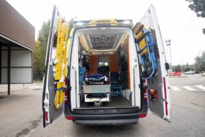 Ambulancia, UVI móvil del Sescam. Foto: Rebeca Arango.