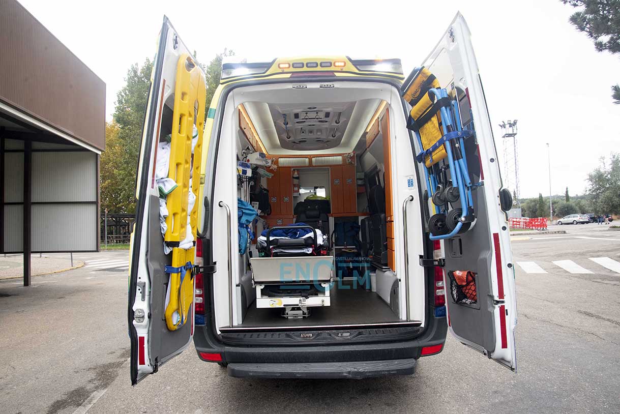 Ambulancia, UVI móvil del Sescam. Foto: Rebeca Arango.