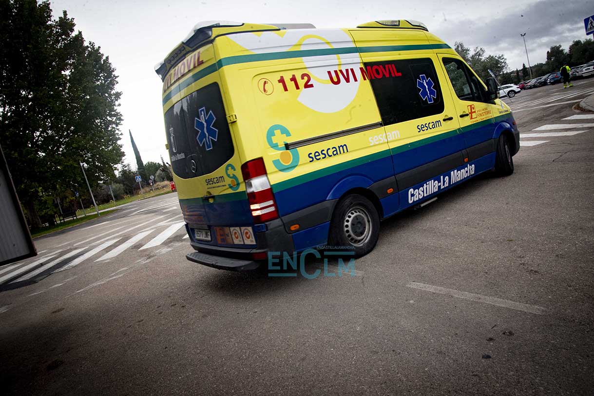 Ambulancia, UVI móvil del Sescam. Foto: Rebeca Arango.