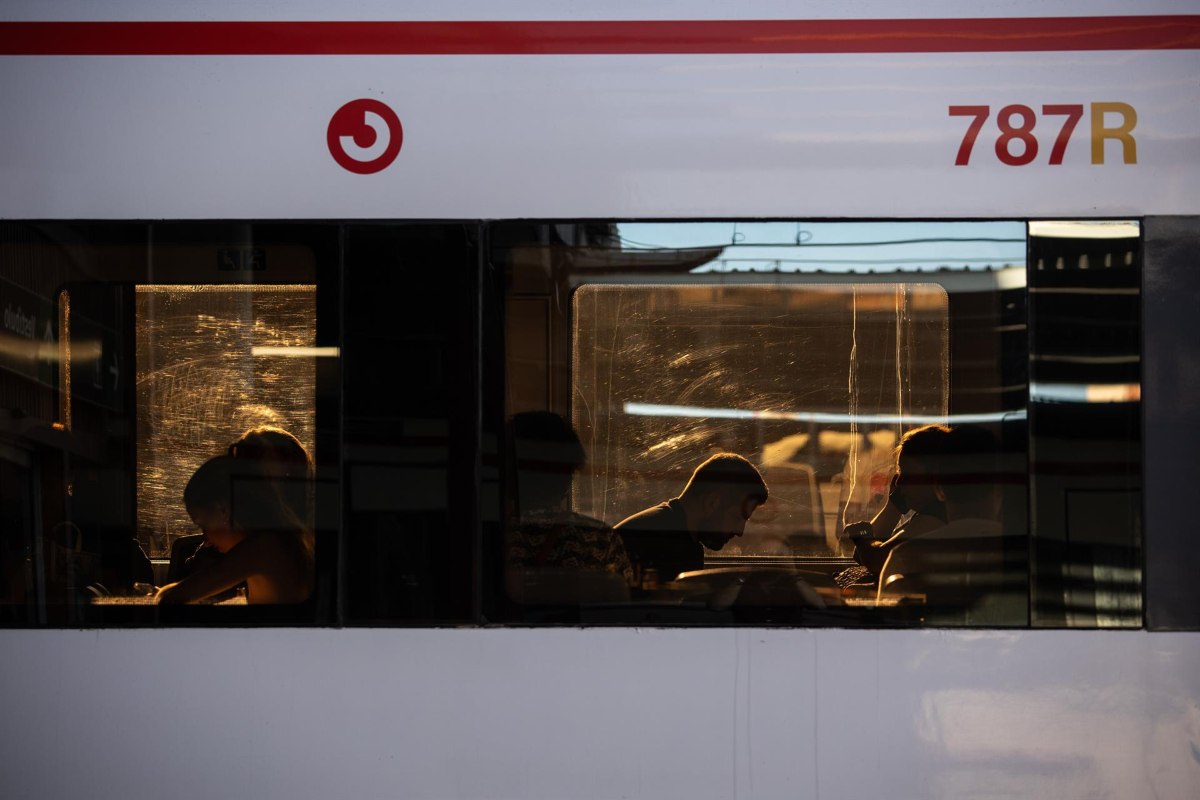 Viajeros Cercanías Foto: Alejandro Martínez Vélez - EP