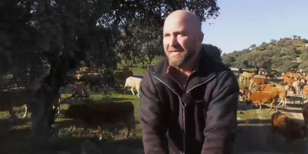 Víctor Manuel de la Cruz, encantado con su nueva vida en el campo.