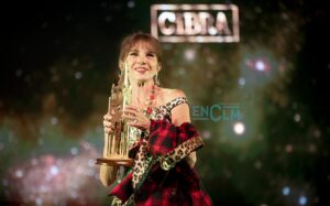 Victoria Abril, tras recoger su reconocimiento en el Festival del Cine y la Palabra. Foto: Rebeca Arango.