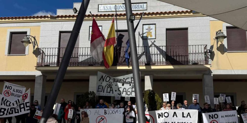 Segunda manifestación en Villaluenga contra la planta de biogás.