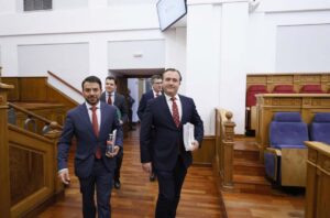 Diputados de Vox en las Cortes de Castilla-La Mancha durante la sesión plenaria. Foto: Cortes de CLM.