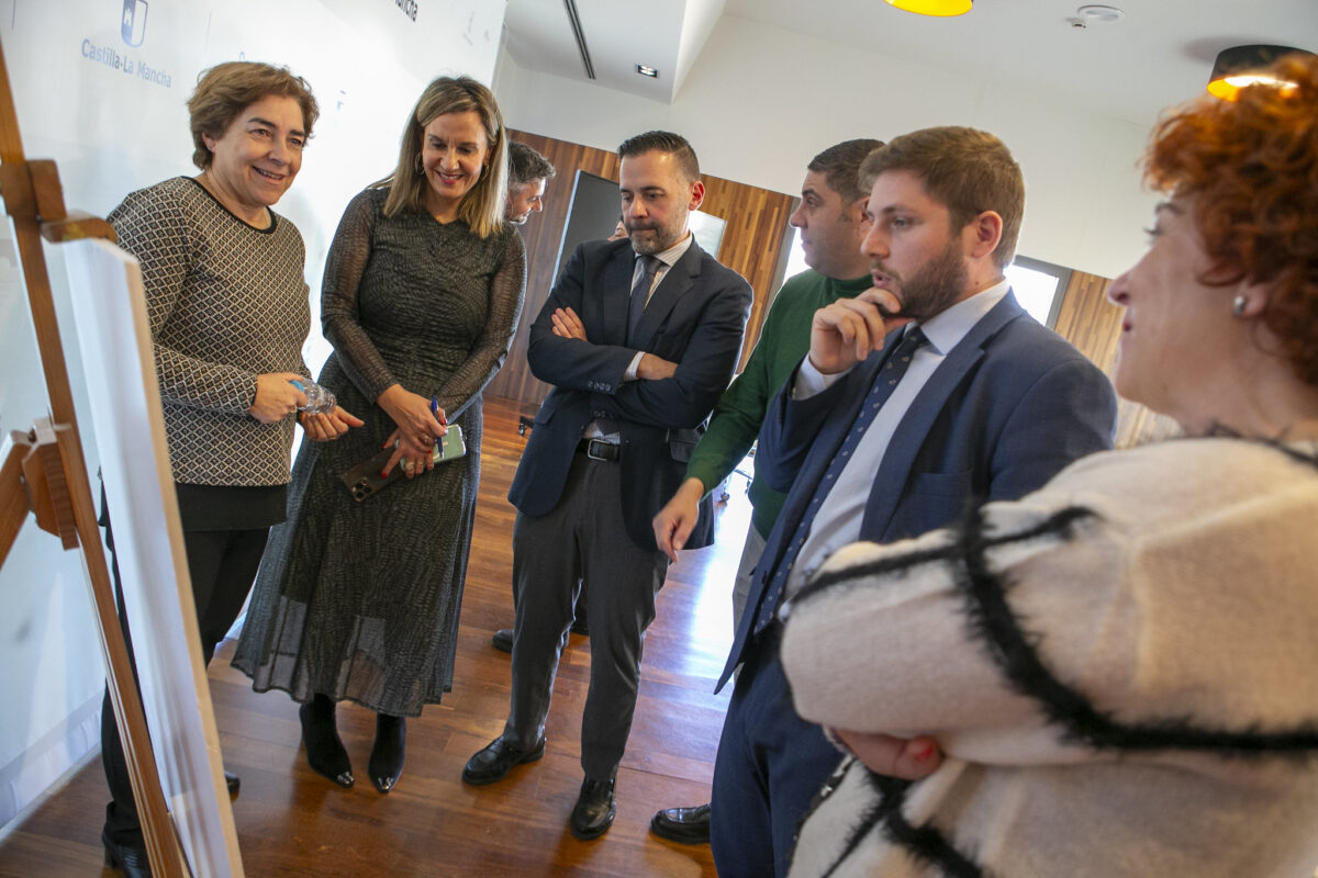 El consejero de Fomento, Nacho Hernando, ha mantenido un encuentro con la Fundación Laboral de la Construcción de Castilla-La Mancha