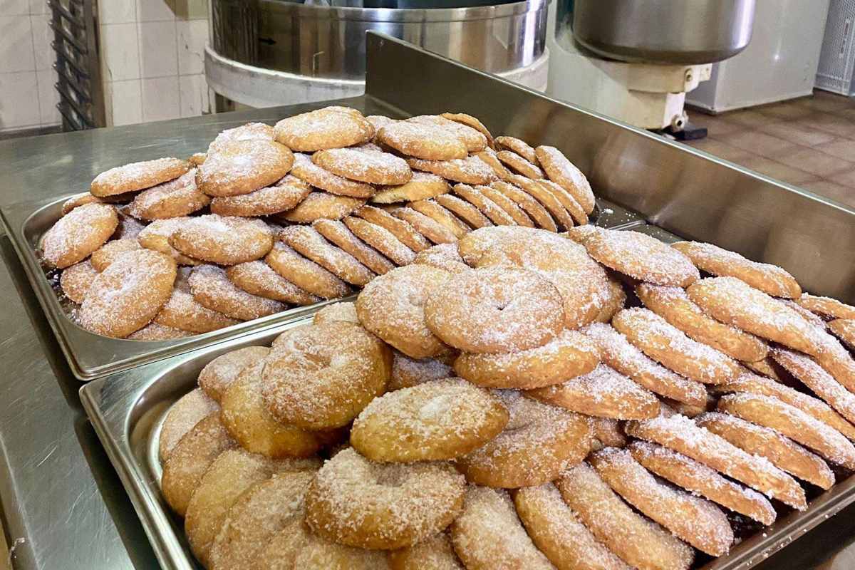 Algunas de las elaboraciones que hacen en este obrador de Pueblonuevo del Bullaque