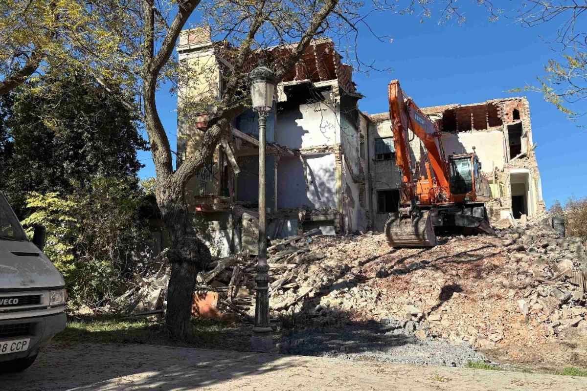 Demolición de la casa 'okupa' del Parque de Gasset
