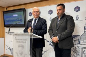 El alcalde de Ciudad Real, Francisco Cañizares, y el concejal de Seguridad Ciudadana, Miguel Hervás, han presentado Plan Estratégico de Seguridad