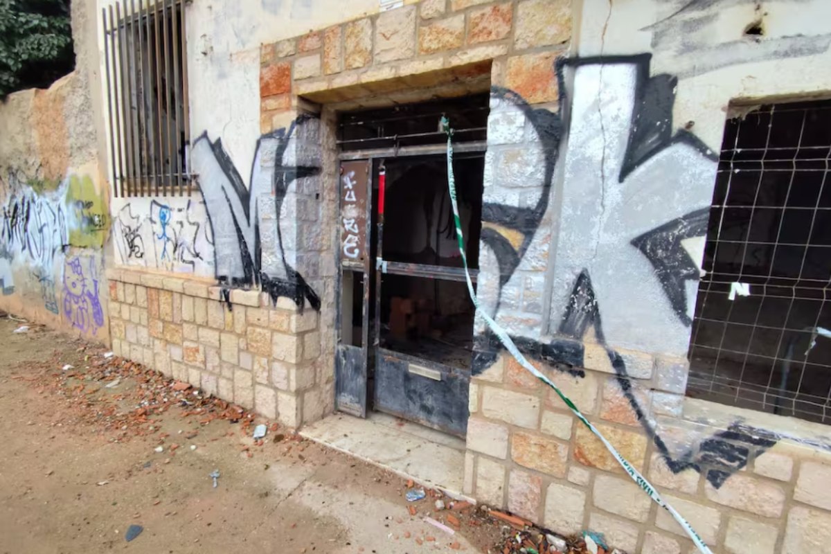 Imagen de la vivienda abandonada de Villarrobledo (Albacete) donde se ha producido la agresión con arma blanca / Radio Albacete