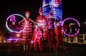 Imagen de 'Cercles', de la Compañía Todo Zancos.