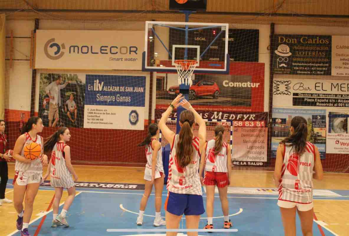 El baloncesto es una de las modalidades que se dan en el Campeonato Regional de Deporte en Edad Escolar.