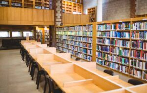 Imagen de archivo de una biblioteca.